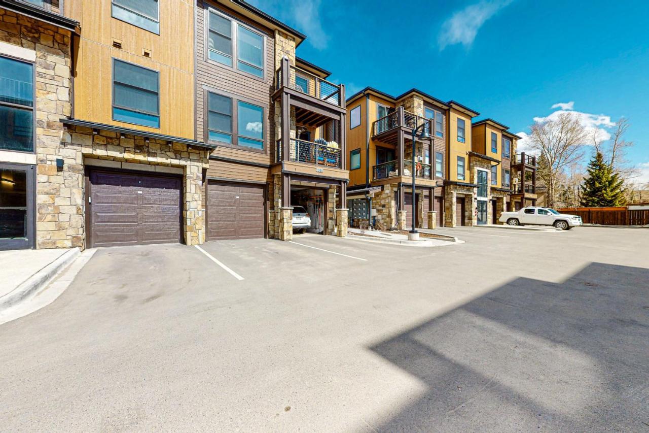 Blue River Flats Condos Силверторн Экстерьер фото