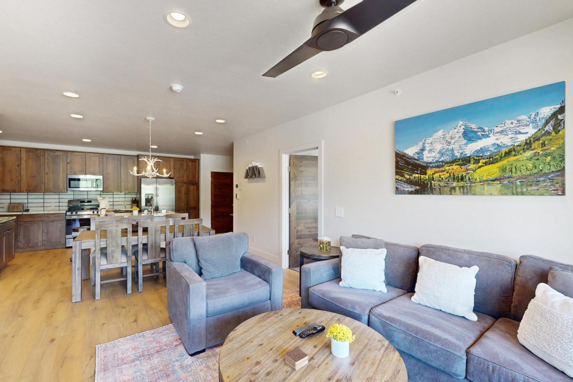 Blue River Flats Condos Силверторн Номер фото