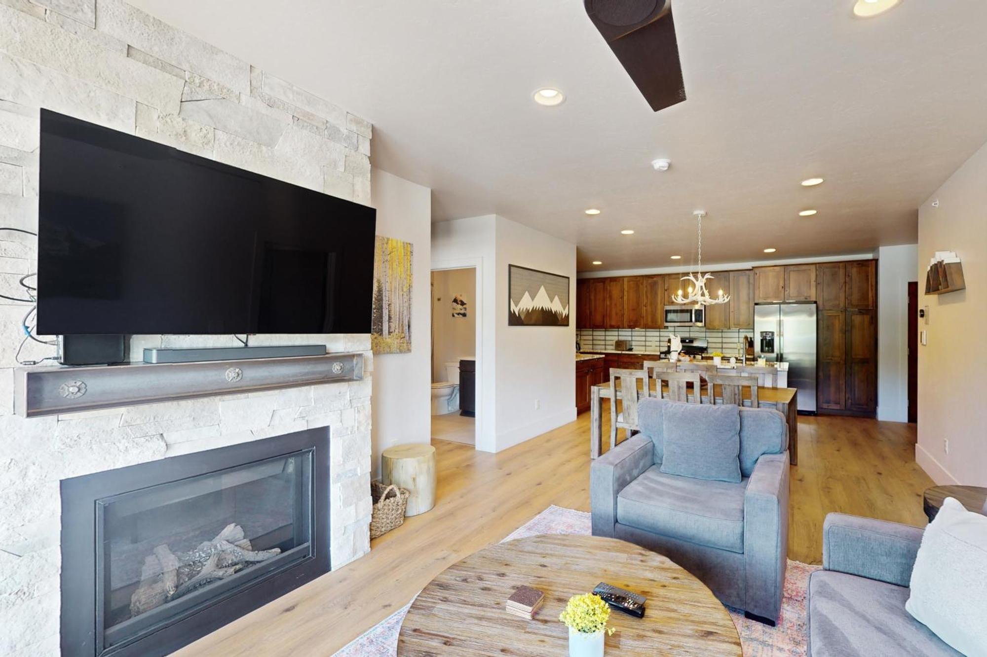 Blue River Flats Condos Силверторн Номер фото